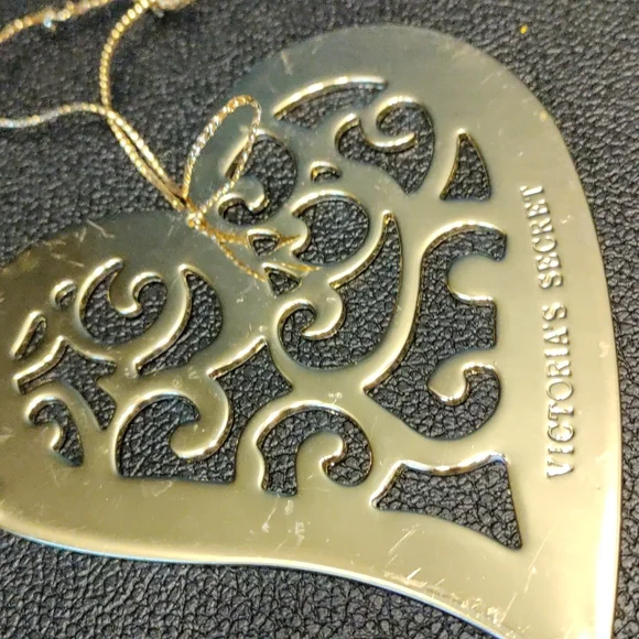 Victoria's Secret filigree heart ornament - Picture 2 of 8